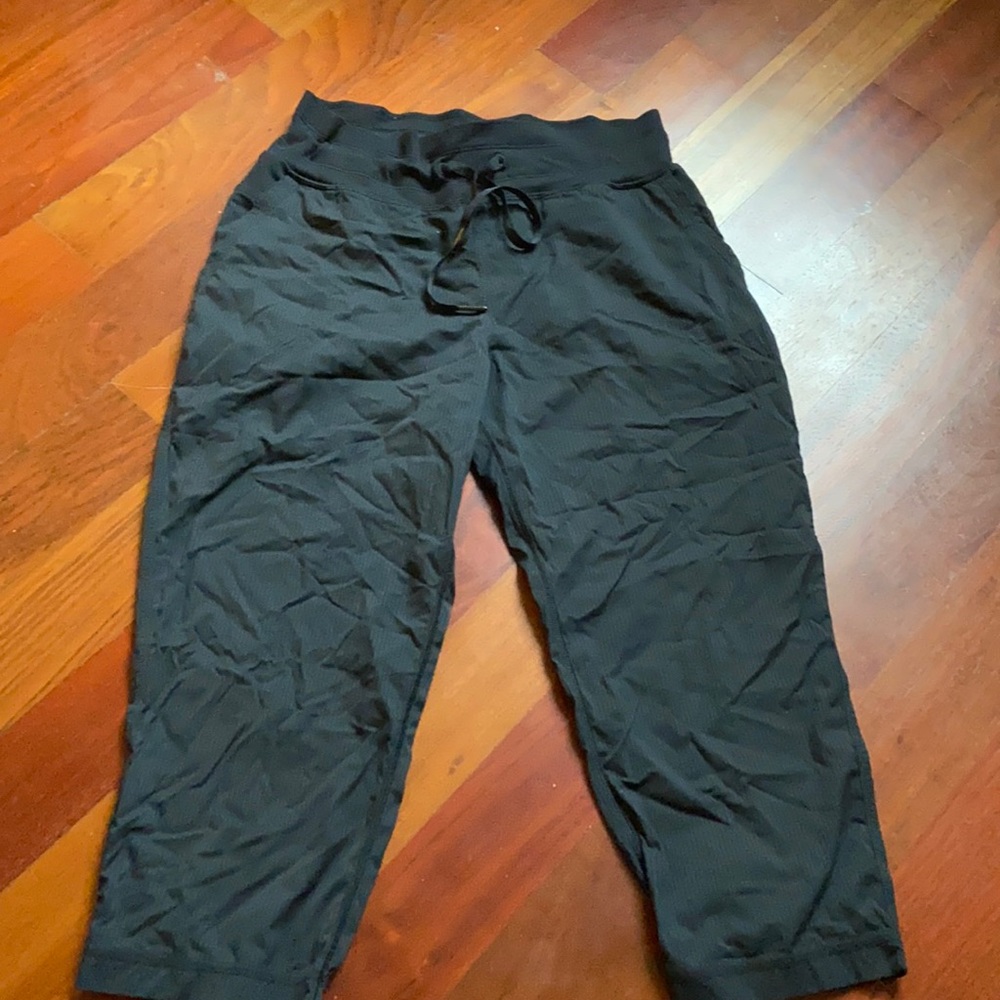 Lululemon studio crop